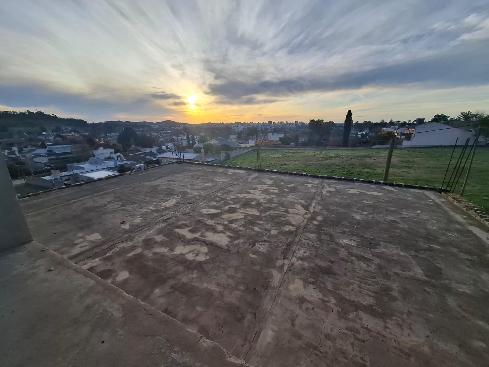 VENTA EN TANDIL DE CONSTRUCCION A TERMINAR ZONA UNCAS
