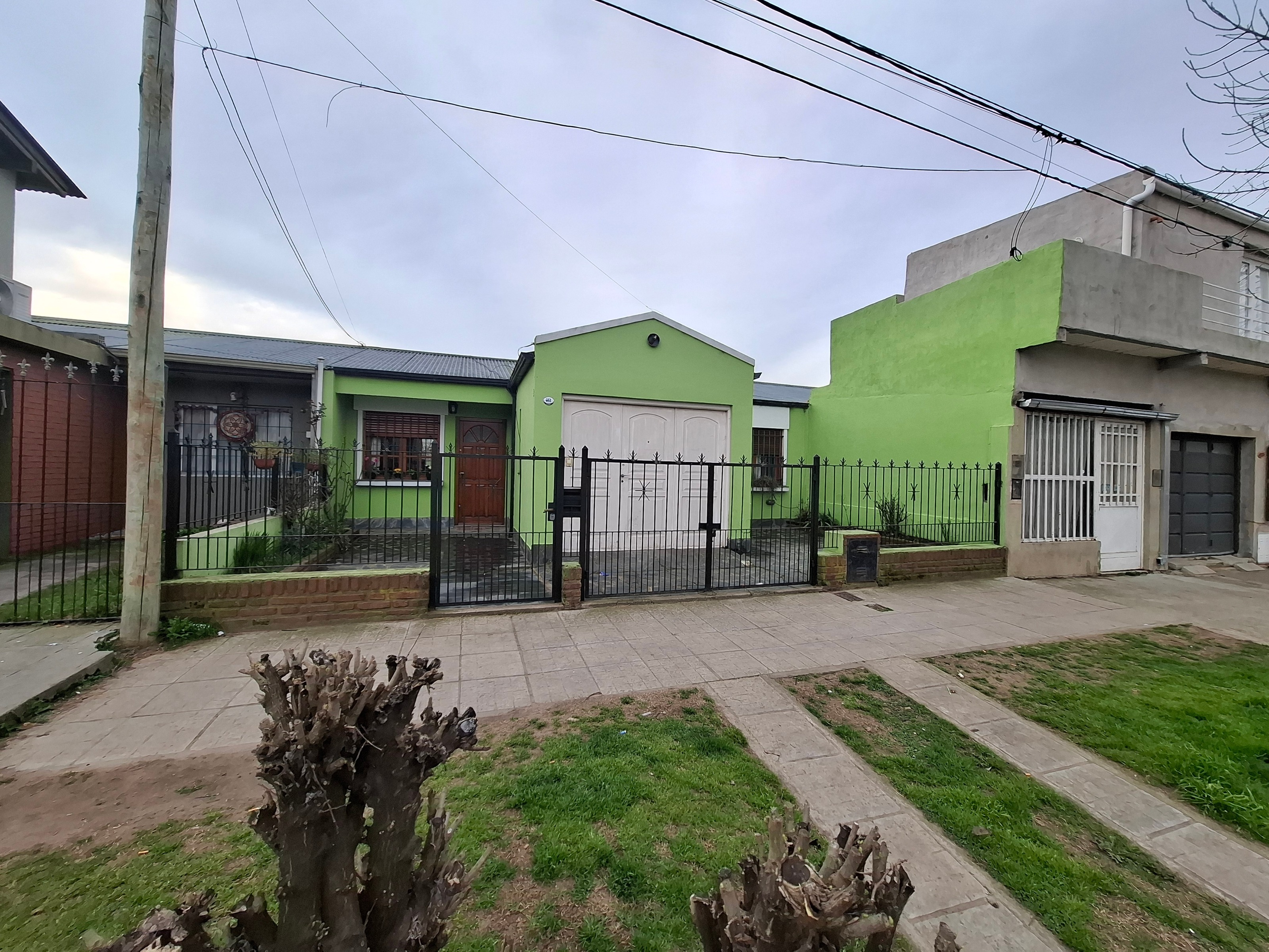 CASA EN VENTA - ESTRADA AL 400
