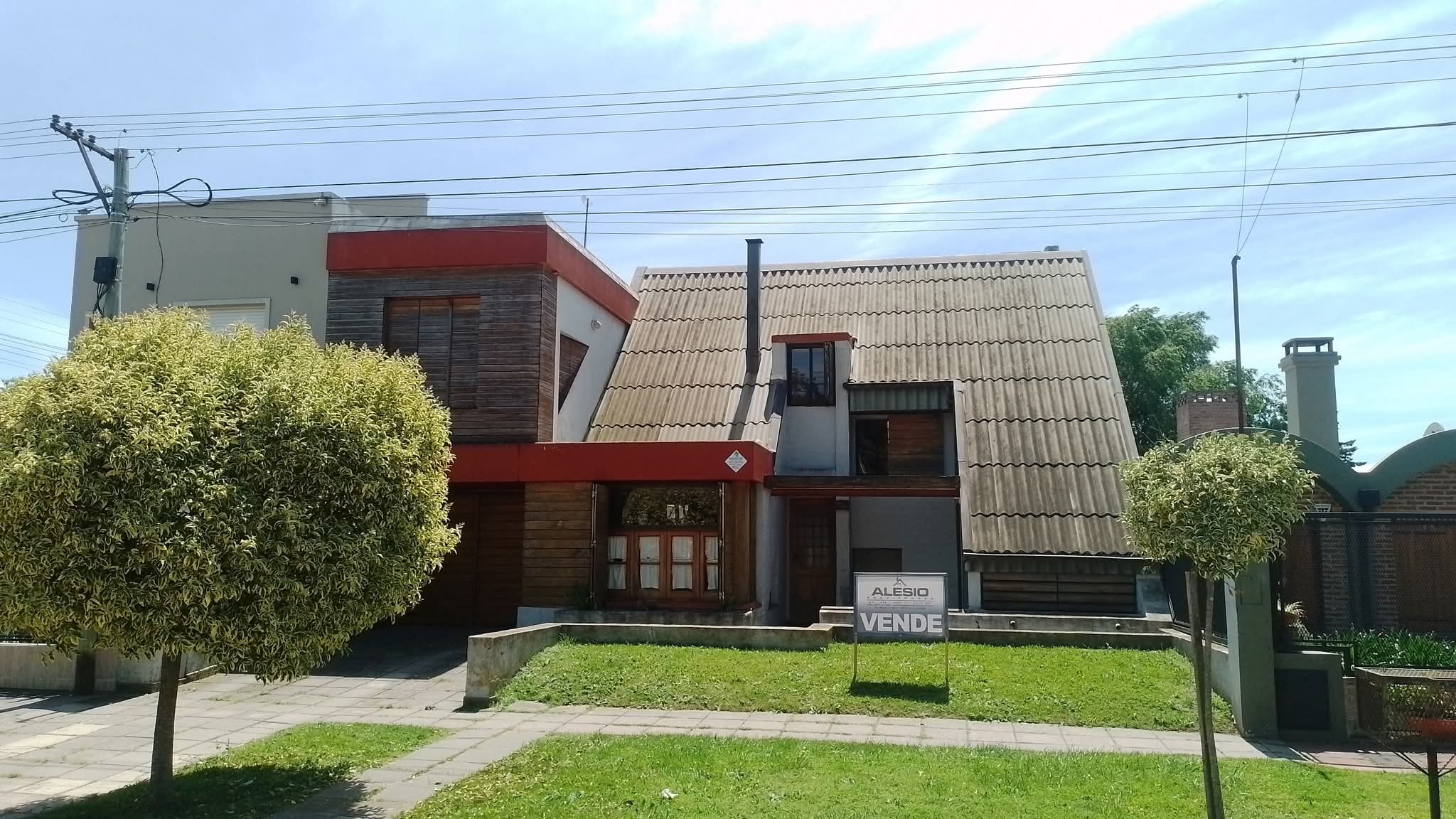CASA FRENTE PLAZA ISLAS MALVINAS 🏡