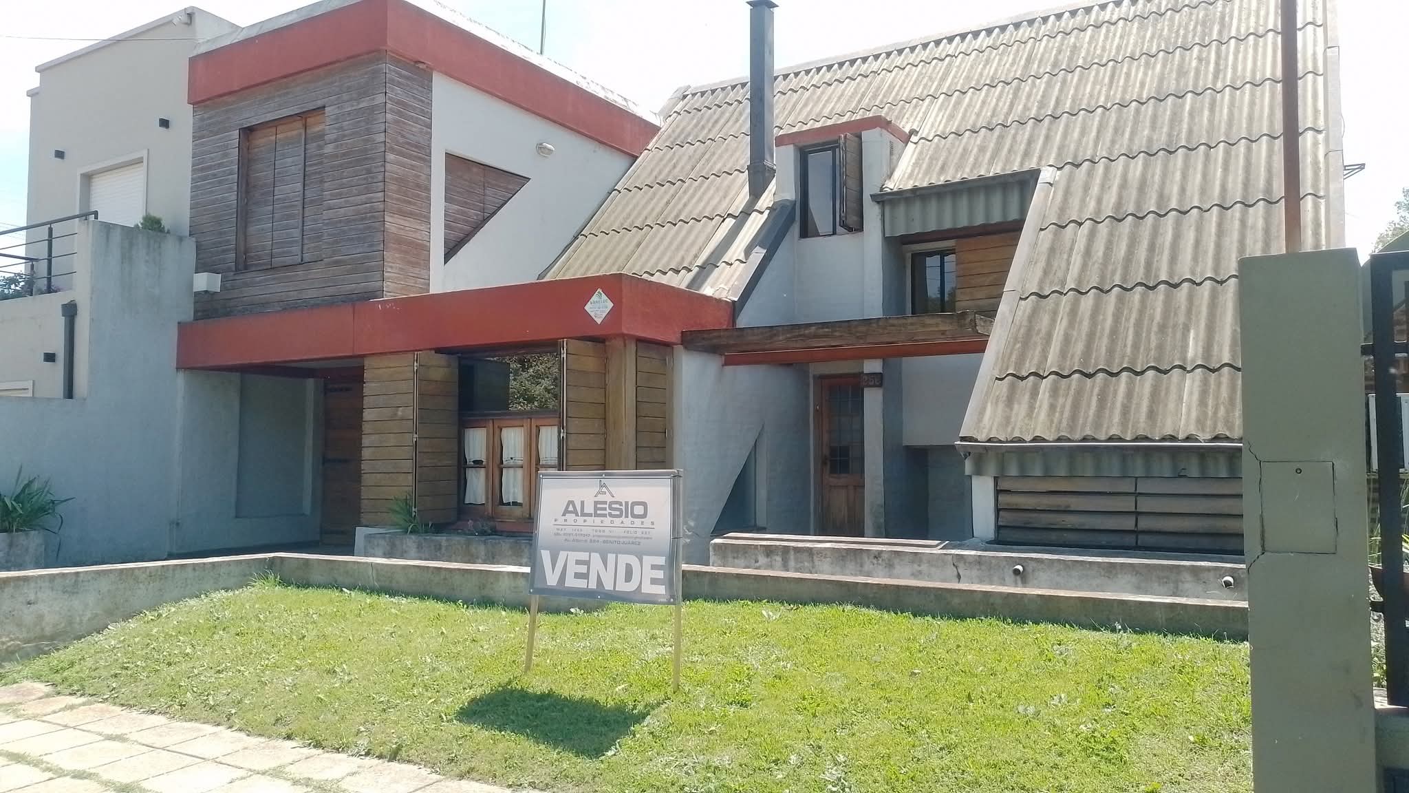 CASA FRENTE PLAZA ISLAS MALVINAS 🏡