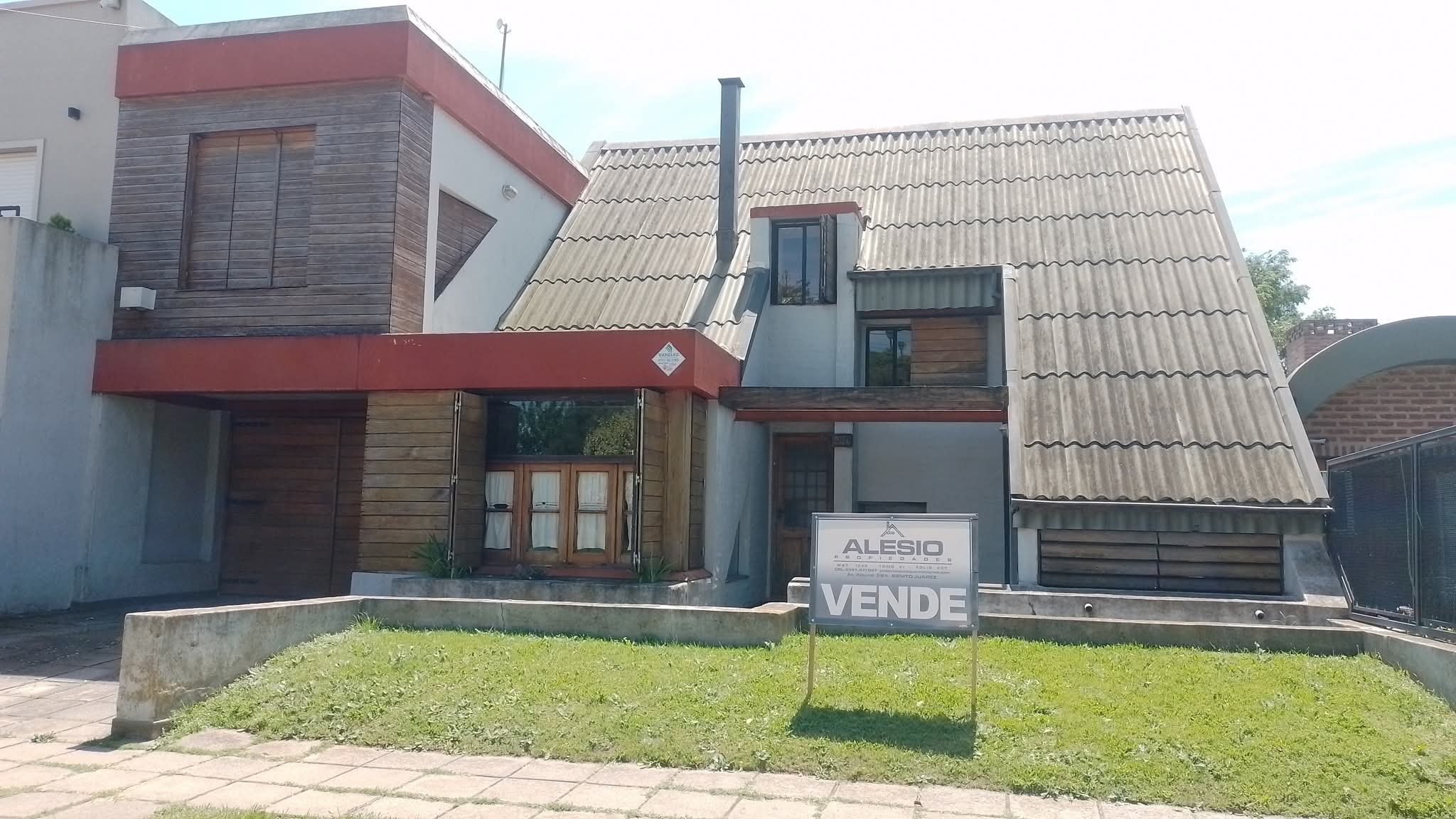 CASA FRENTE PLAZA ISLAS MALVINAS 🏡