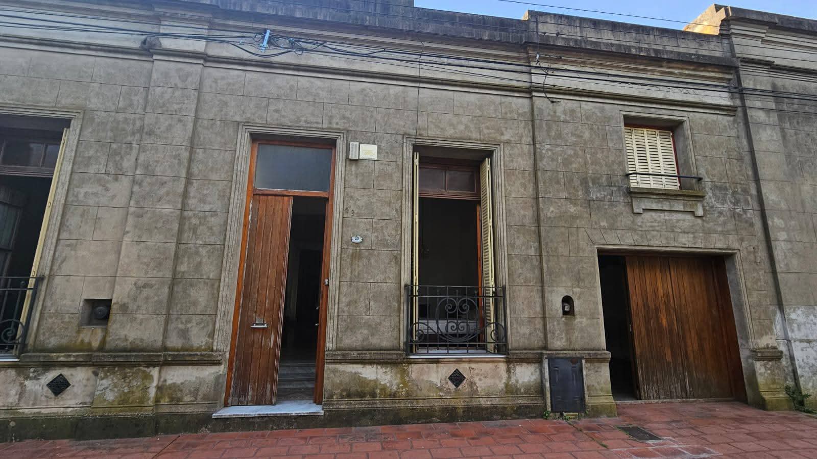 CASA CÉNTRICA CORTE ANTIGUO (MUY BUEN ESTADO) 🏡