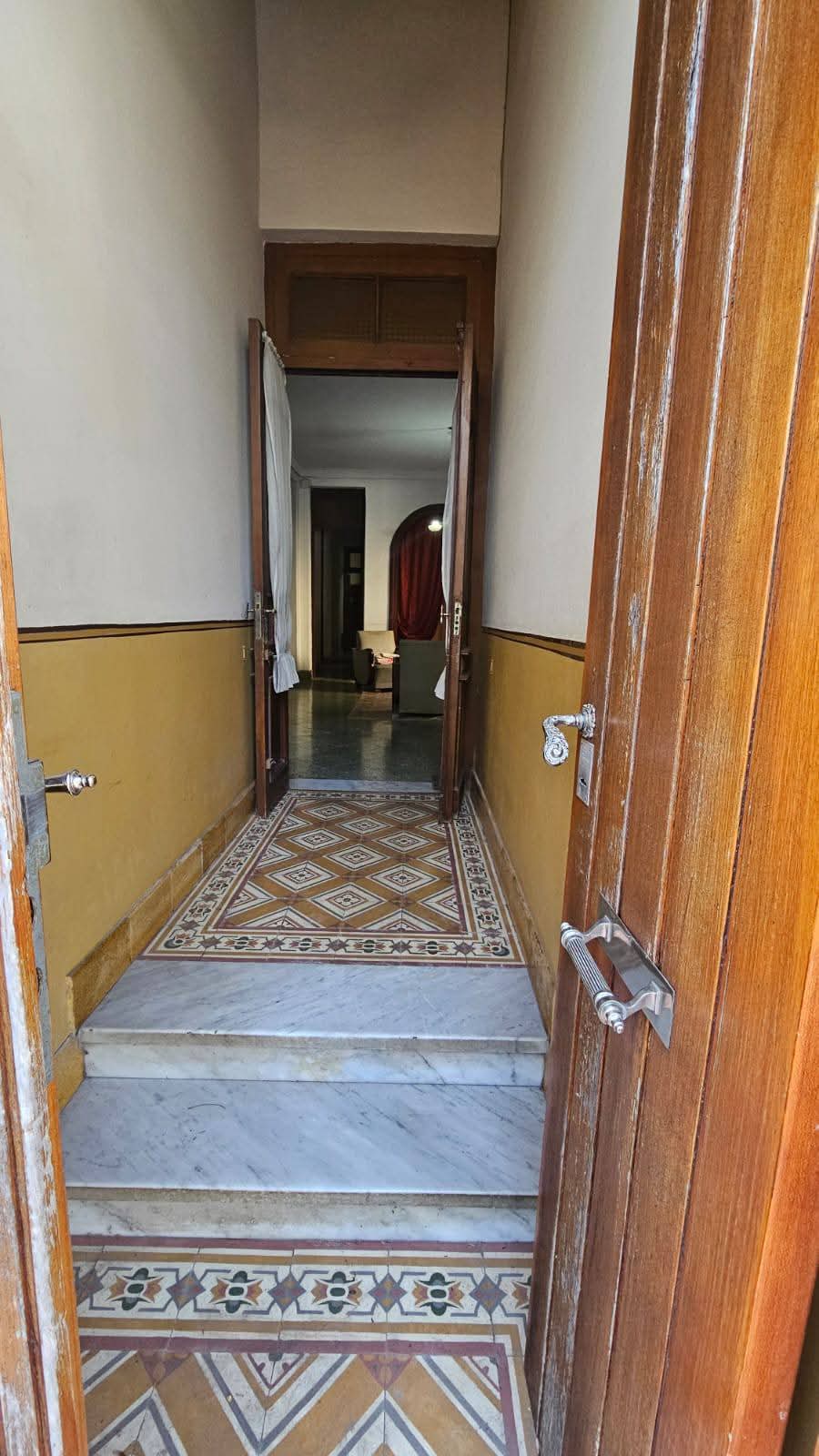 CASA CÉNTRICA CORTE ANTIGUO (MUY BUEN ESTADO) 🏡