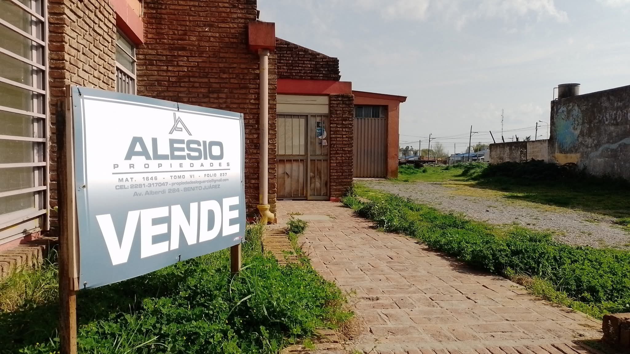 EXCELENTE LOCAL CON GALPÓN