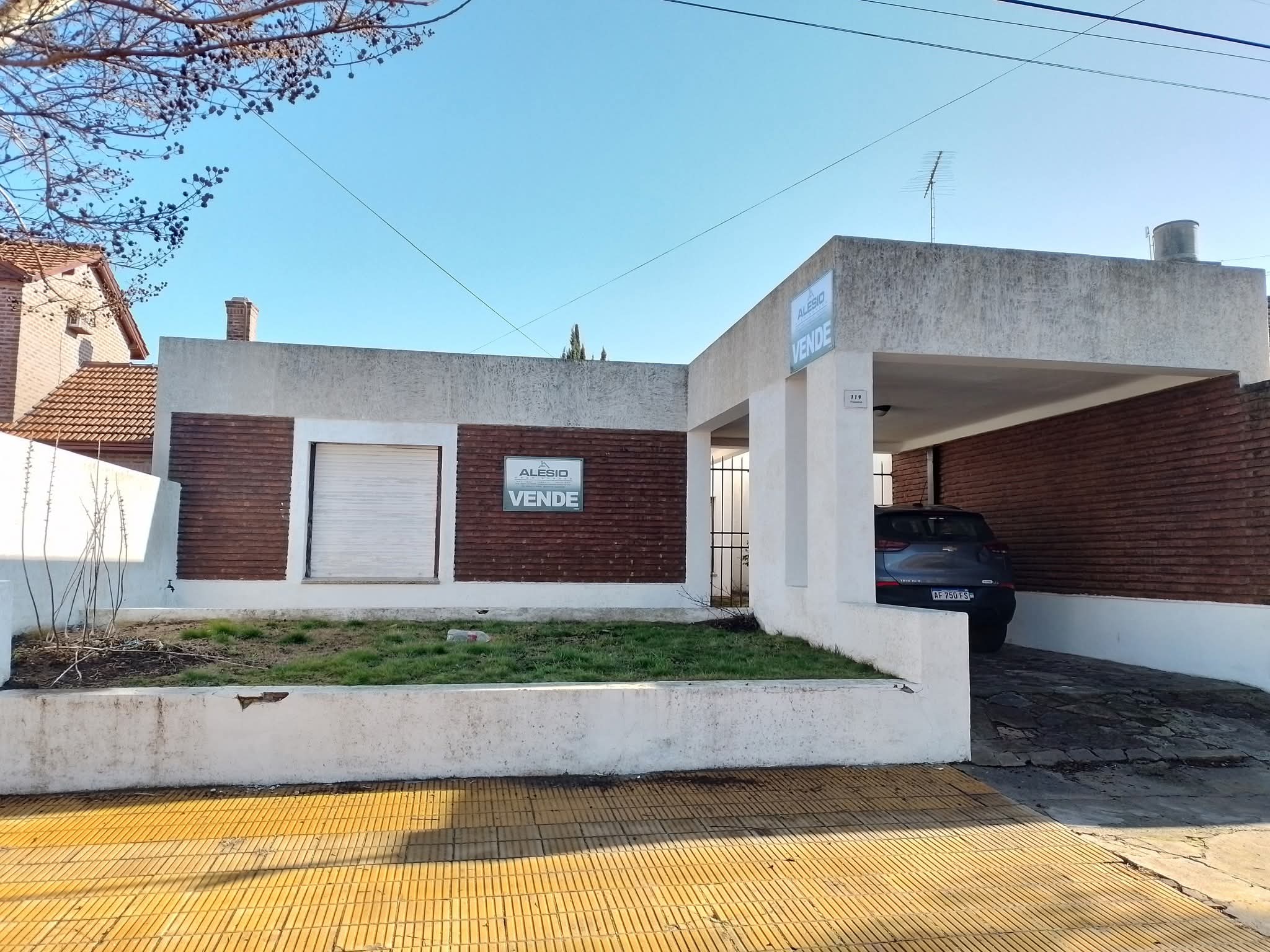 CASA EN BUENA UBICACIÓN 🏡
