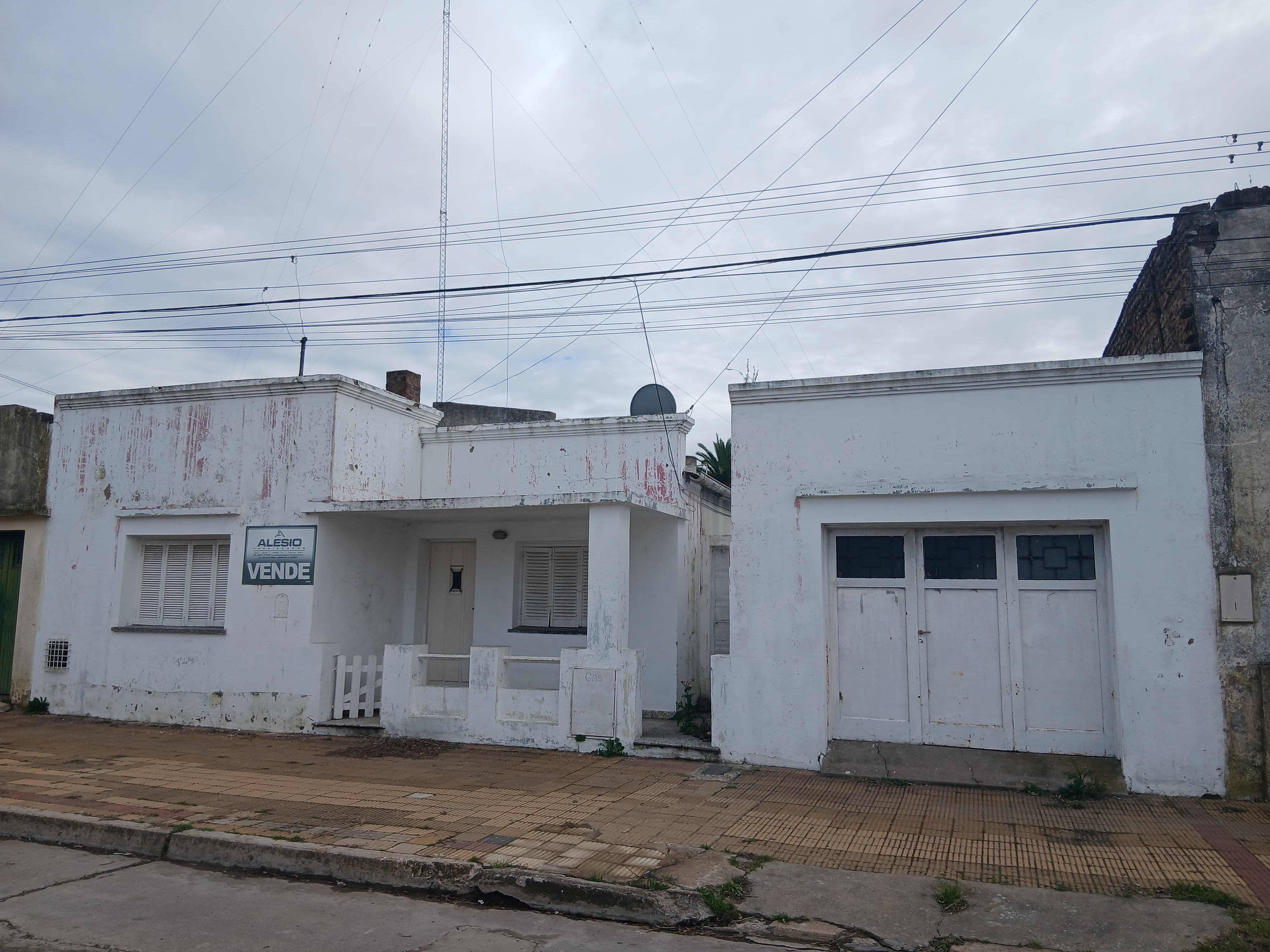 CASA EN BUENA UBICACIÓN 🏡