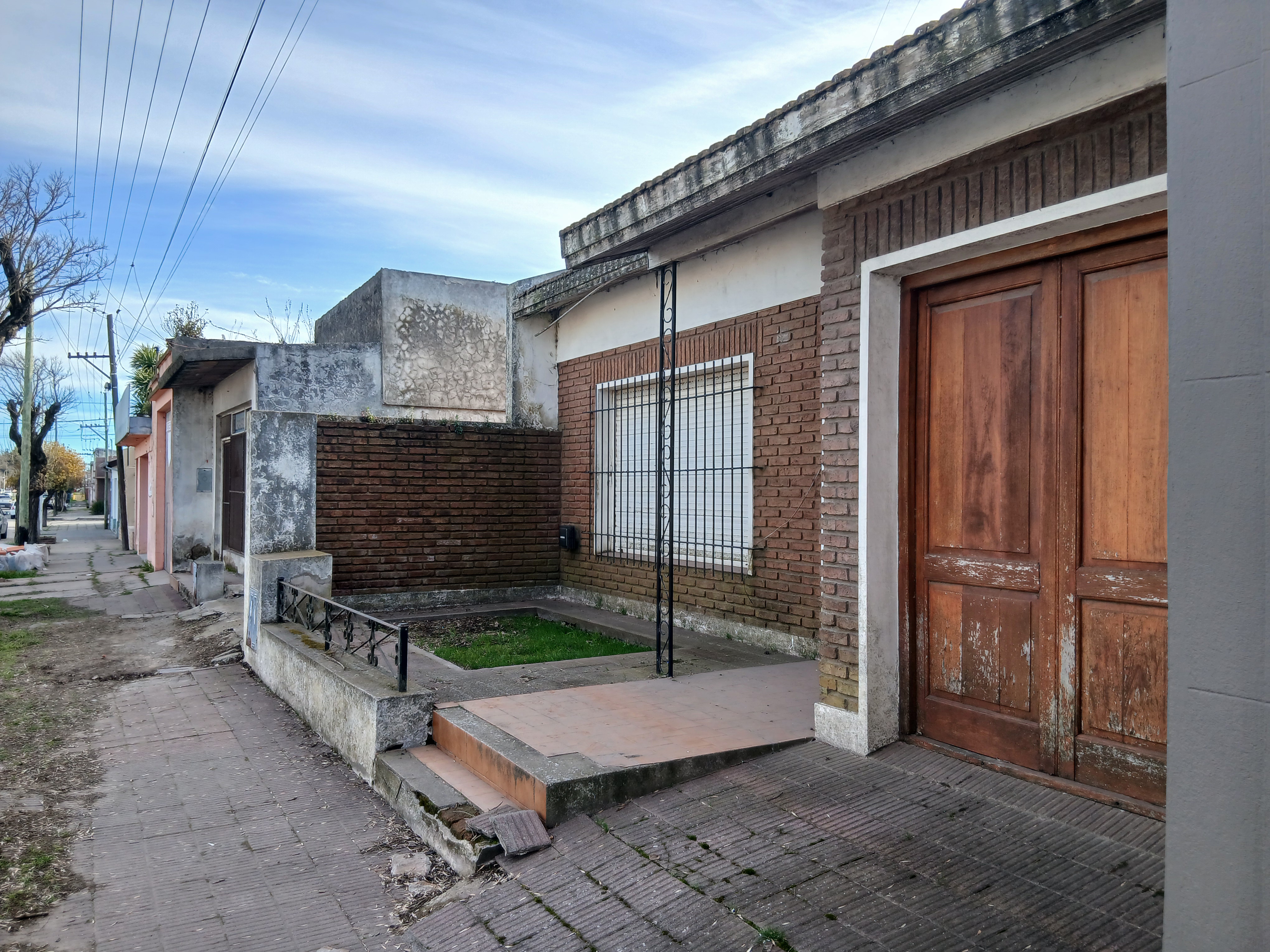 EXCELENTE CASA CON LOCAL 🏡