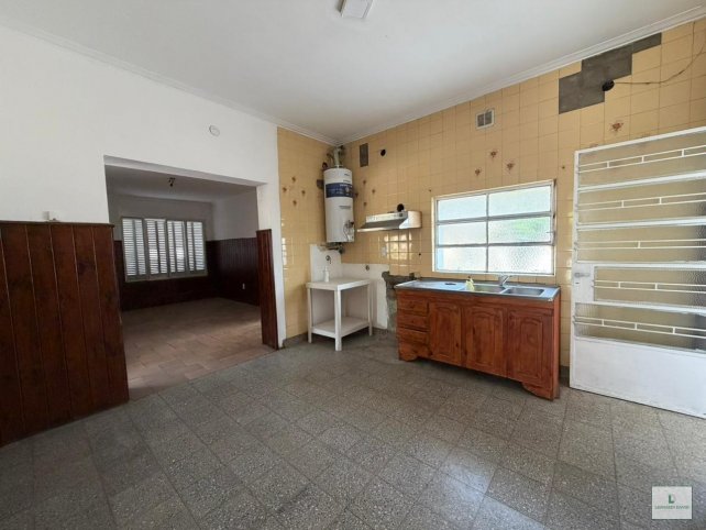 Casa 3 dorm, 3 ambientes, 2 baños, garage — Ijurco & Ugalde