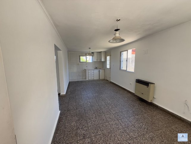 Casa 2 dorm, 80m² con garage — Piedrabuena