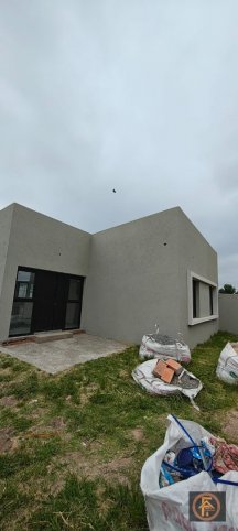 Casa a estrenar 2 dorm, 90m² con garage para 3 autos