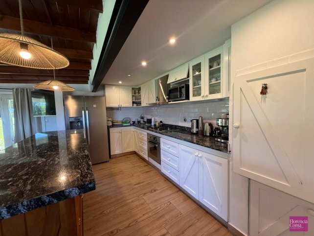 Casa 4 dorm, 480m² en Don Bosco y Suiza, ideal inversión