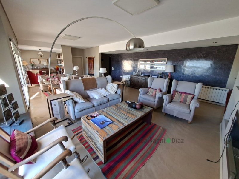 Casa 3 dorm, 327m² en Country Altos Aires — Barrio Serrano