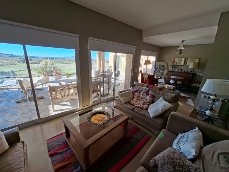 Casa 3 dorm, 327m² en Country Altos Aires — Barrio Serrano