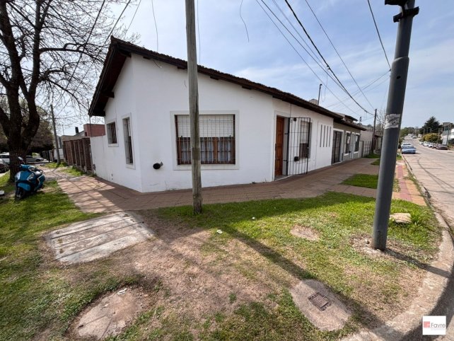 Casa 3 dorm, 90m² en Bolivar esquina Larrea