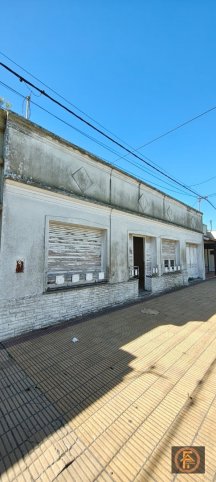 Casa 2 dorm, 129m² con garage — Pellegrini 1170