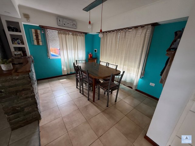 Casa en ZONA TROPEZÓN, 3 dorm, 1 baño, garage para 2 autos