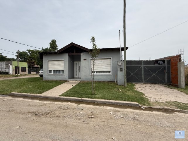 Casa en ZONA TROPEZÓN, 3 dorm, 1 baño, garage para 2 autos