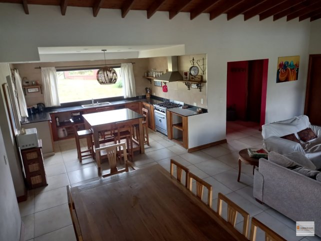 Casa 3 dorm, 165m² con pileta y cochera — Los Ceibos