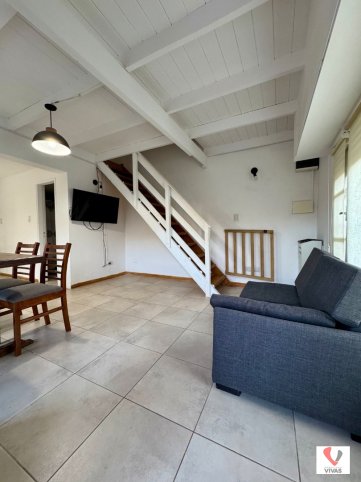Casa 2 dorm, 120m² en Villa del Parque con estacionamiento