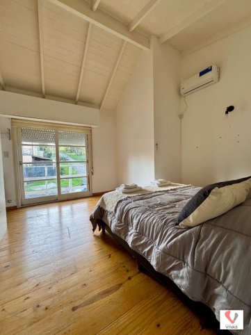 Casa 2 dorm, 120m² en Villa del Parque con estacionamiento