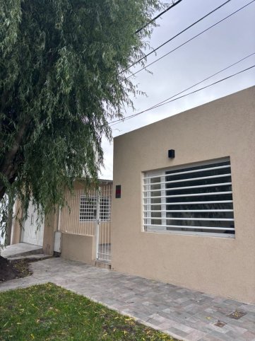 Casa reciclada 3 dorm, 100m² con garage — Pasaje Bassi