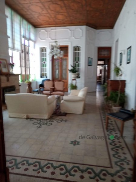 Casa 4 dorm, 581m² con cochera — Paz 635
