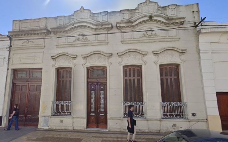 Casa 4 dorm, 581m² con cochera — Paz 635