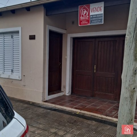 Casa 2 dorm, 75m² con garage — Liniers