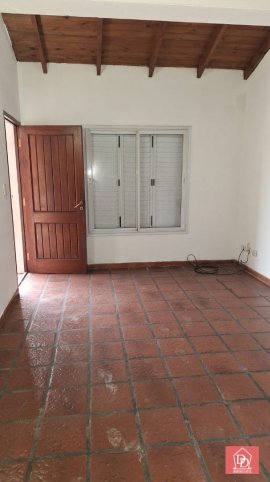Casa 2 dorm, 75m² con garage — Liniers