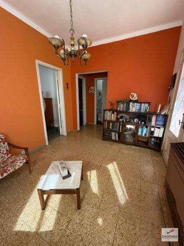 Casa a reciclar 2 dorm, 91m² con entrada de auto y patio