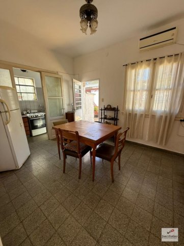 Casa a reciclar 2 dorm, 91m² con entrada de auto y patio