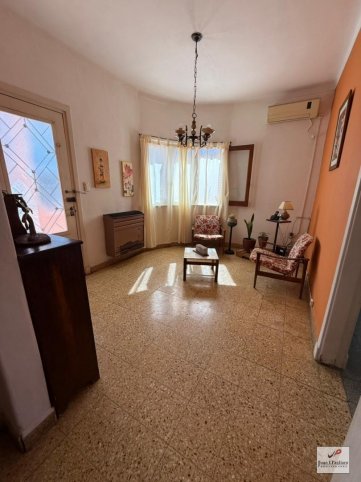 Casa a reciclar 2 dorm, 91m² con entrada de auto y patio