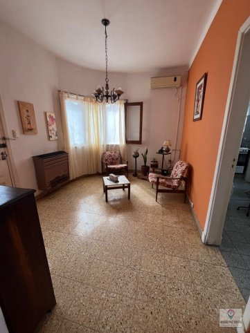 Casa en San Martin 200, 2 dorm, 1 baño, a reciclar