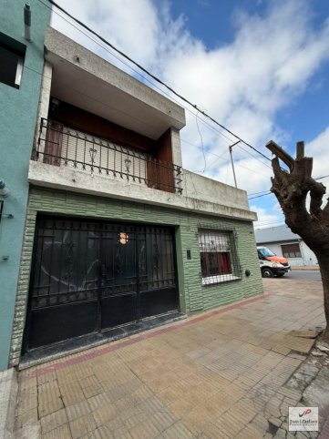 Casa 3 dorm, 120m² a reciclar — Pinto y Moreno