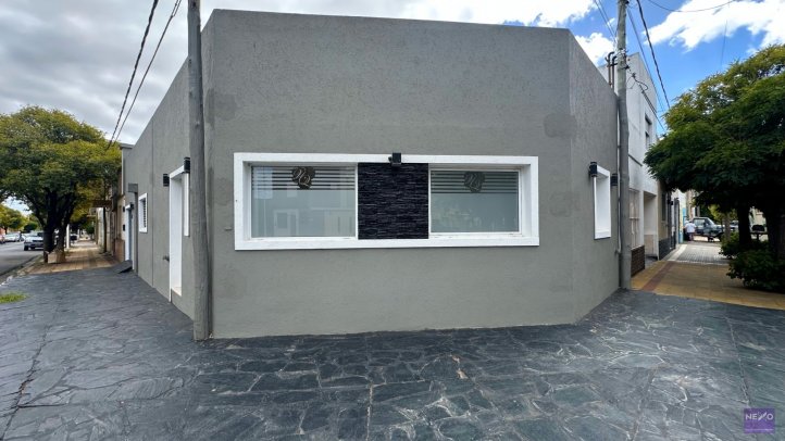 Casa 2 dorm, 80m² con cochera — Semicentro