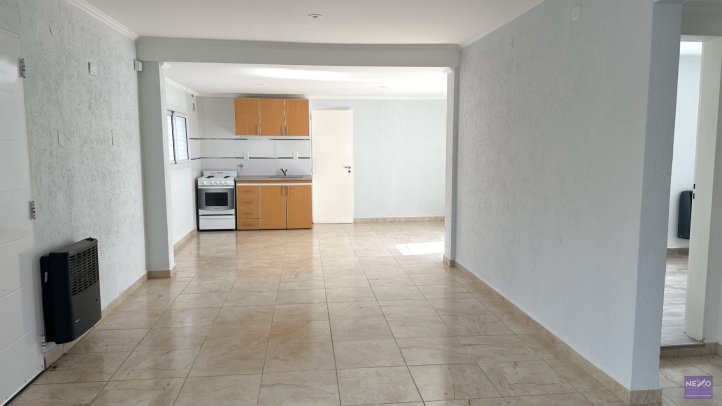 Casa 2 dorm, 80m² con cochera — Semicentro
