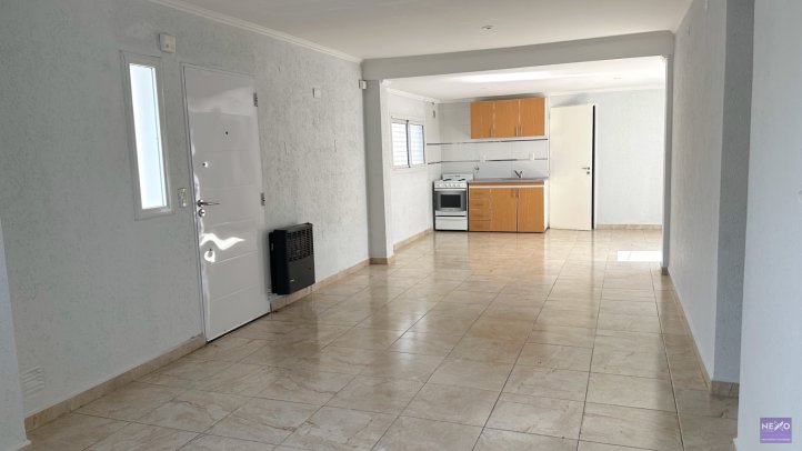 Casa 2 dorm, 80m² con cochera — Semicentro