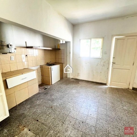 Casa 2 dorm, 90m² a reciclar — Centrico