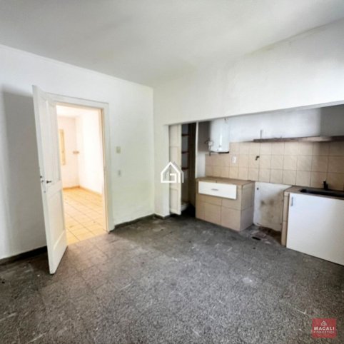 Casa 2 dorm, 90m² a reciclar — Centrico