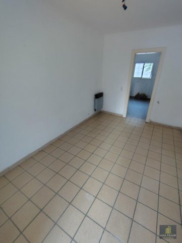 Casa en venta sobre San Lorenzo 519, 2 dorm, 1 baño, a reciclar