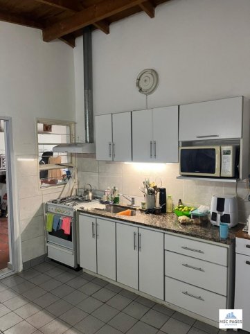 Casa 2 dorm, 90m² con garage — Dhers 180