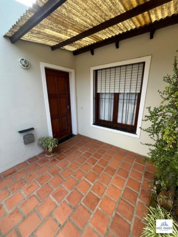 Casa 2 dorm, 90m² con garage — Dhers 180
