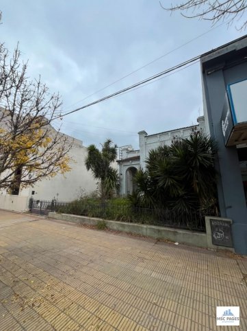 Lote en venta 272m² con casa a demoler — España al 500