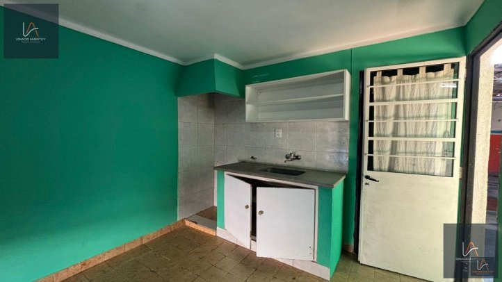 Casa en PH independiente 32m² con garage — Uriburu 1706