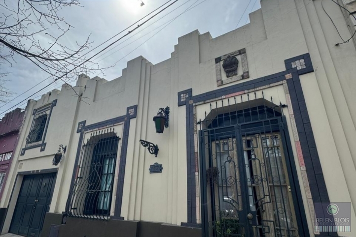 Casa 3 dorm, 235m² con garage — Colón