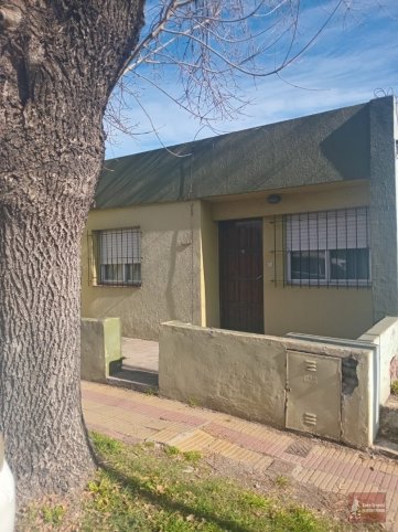 Casa 2 dorm, 60m² con cochera — Alberdi