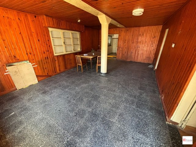 Casa en venta a refaccionar, 85m², 2 dorm, 1 baño, con parrilla
