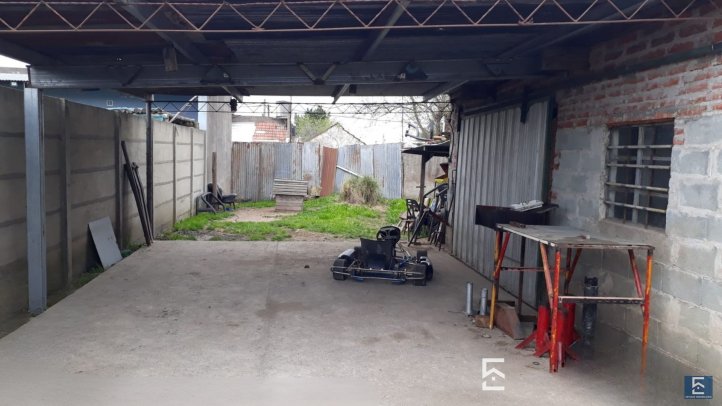 Casa en Venta Lisandro de la Torre 2400, 58m², 2 dorm, 1 baño, garage