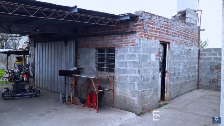 Casa en Venta Lisandro de la Torre 2400, 58m², 2 dorm, 1 baño, garage