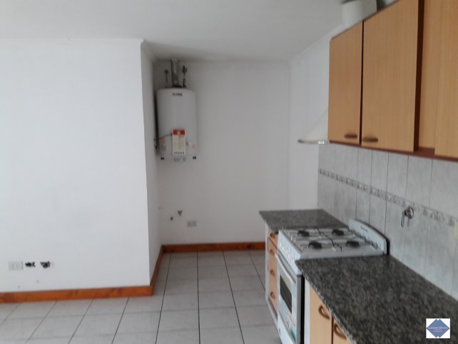 Depto 2 dorm, 60m² luminoso con cochera — Sarmiento 1500